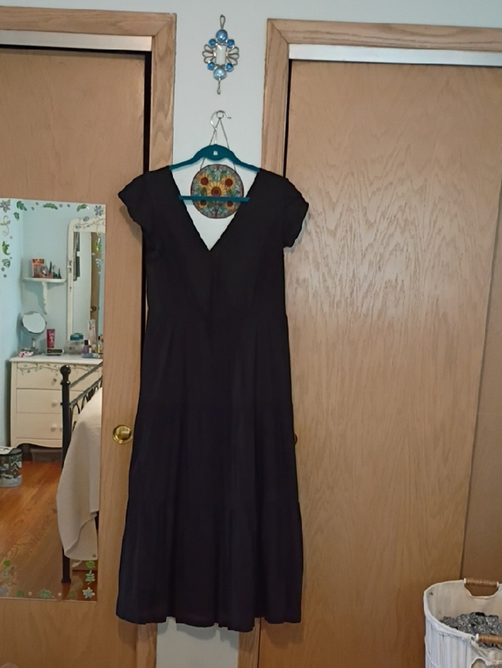 GAP Black V-Neck Cap Sleeve Midi Dress